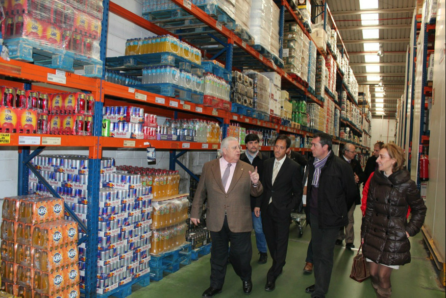 Juan Espadas visita las instalaciones de Cash Barea el pasado invierno.