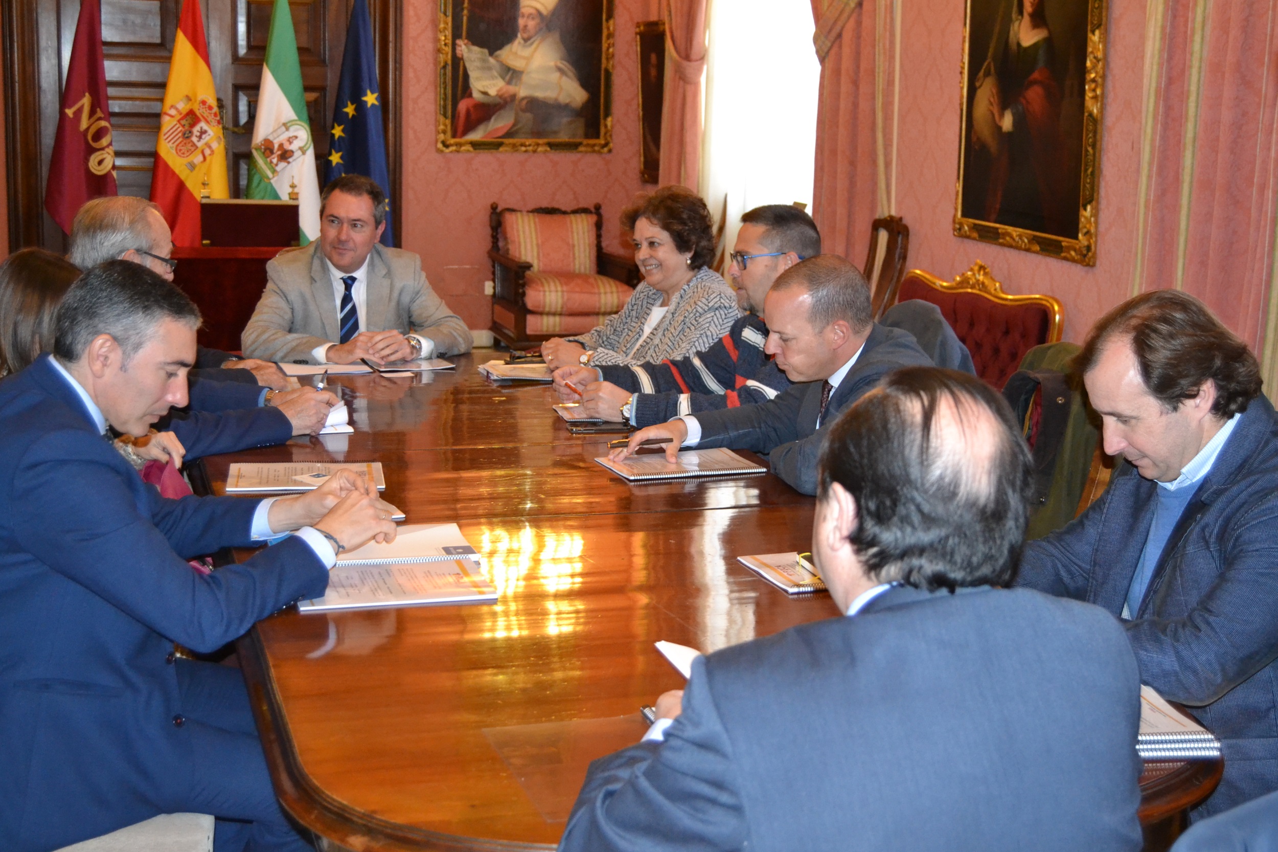 La Directiva del PICA reunida con Juan Espadas y Carmen Castreño.