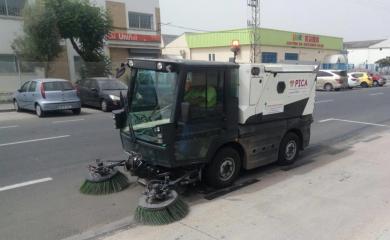 Barredora en las calles del PICA