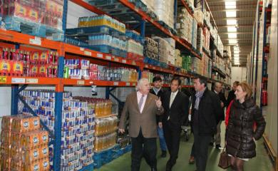 Juan Espadas visita las instalaciones de Cash Barea.