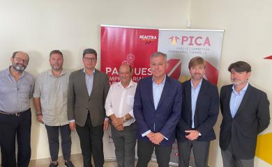 El alcalde de Sevilla, José Luis Sanz, visitó el parque junto al delegado de Cartuja, Parques Innovadores, Economía, Empleo y Consumo, Álvaro Pimentel.